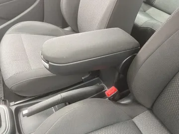 Car image 34