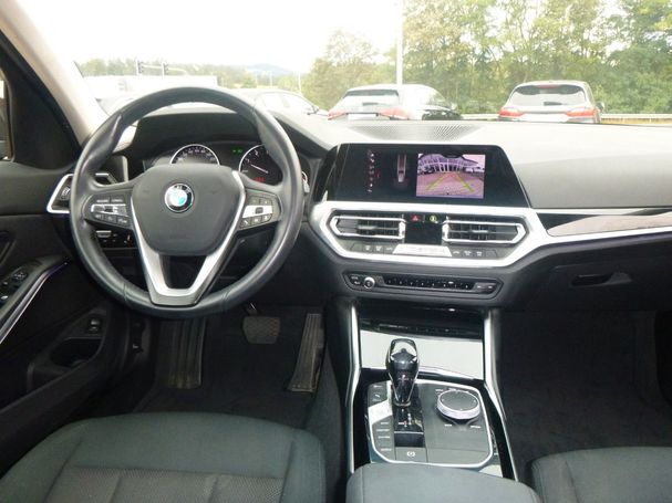 BMW 320i Touring 135 kW image number 13