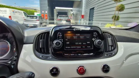 Car image 18