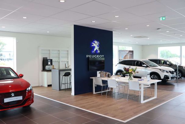 Peugeot 2008 PureTech 130 96 kW image number 9