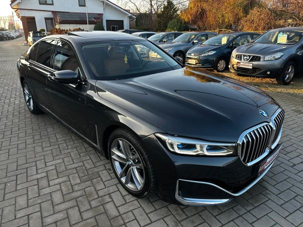 BMW 750 xDrive 390 kW image number 2