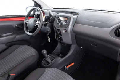 Car image 4