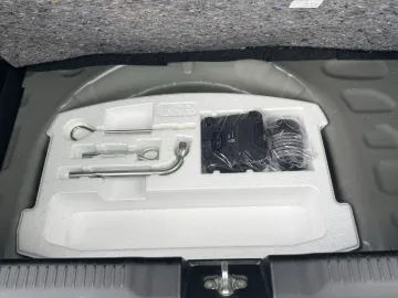 Car image 47