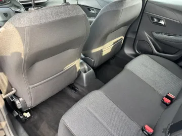 Car image 40