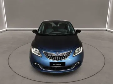Car image 3