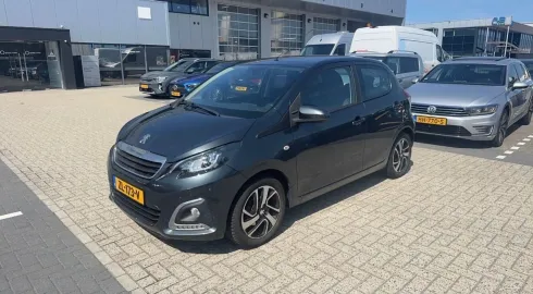 Car image 12