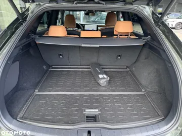 Car image 40