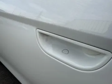 Car image 32