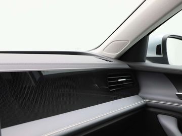 Car image 37