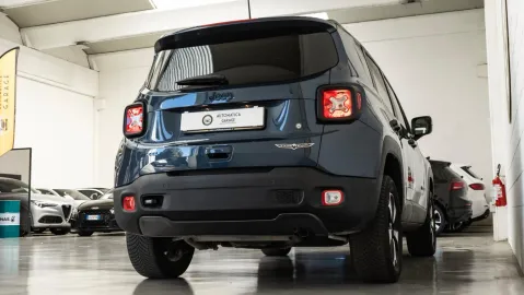 Car image 30