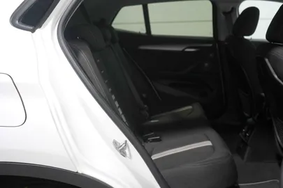 Car image 27
