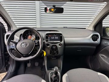 Car image 12