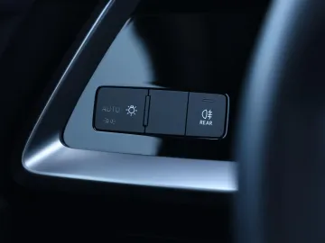 Car image 32