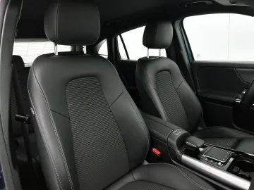Car image 34