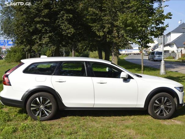 Volvo V90 Cross Country B4 AWD 145 kW image number 4