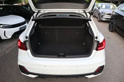 Car image 26