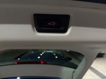 Car image 32