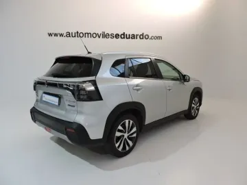 Car image 4