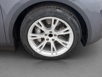 Car image 36