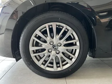 Car image 26