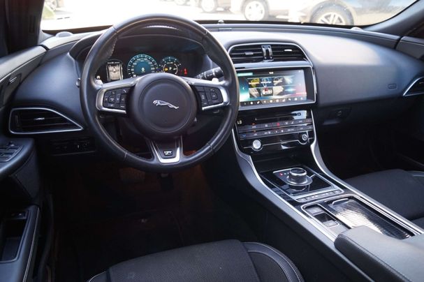 Jaguar XE 147 kW image number 8