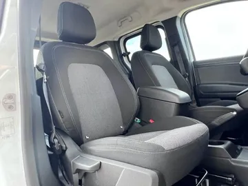 Car image 25