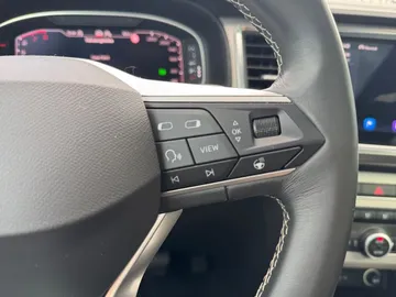 Car image 33