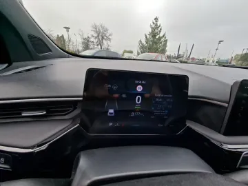 Car image 28