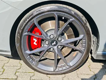 Car image 28