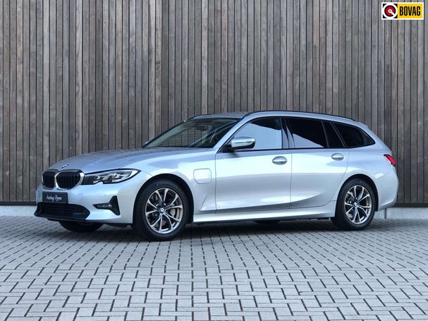 BMW 330 e Touring xDrive 215 kW image number 3