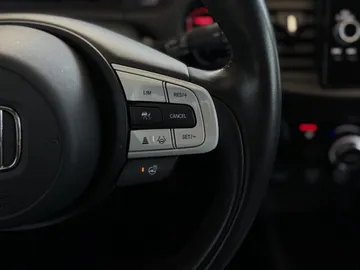 Car image 32