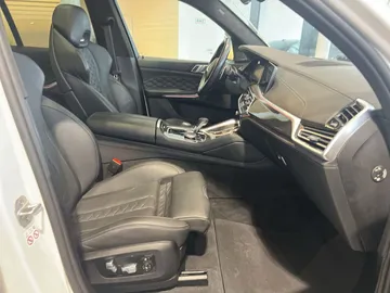 Car image 40