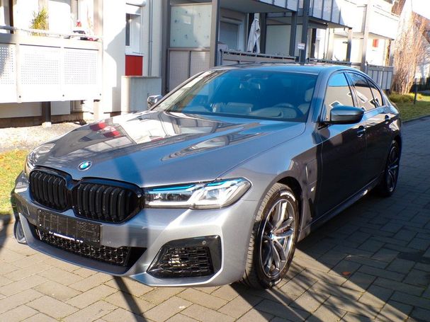 BMW 545 e xDrive 290 kW image number 1