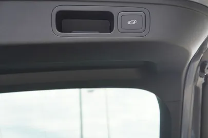 Car image 33