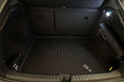 Car image 37