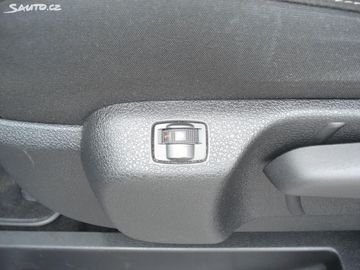 Car image 33