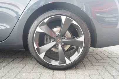 Car image 30