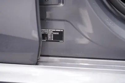 Car image 34