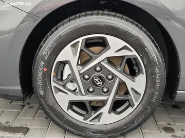 Car image 26