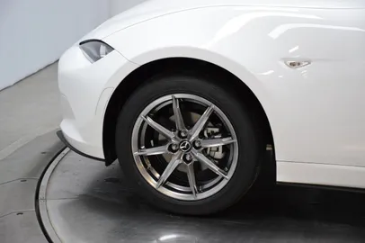 Car image 26