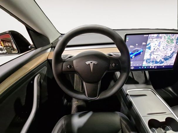 Tesla Model Y Long Range AWD 378 kW image number 13