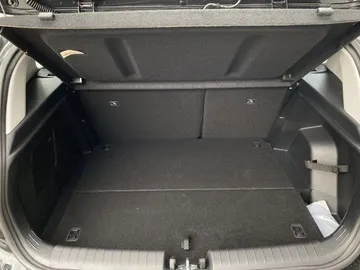 Car image 30