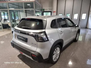 Car image 16