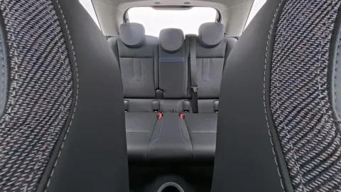 Car image 26