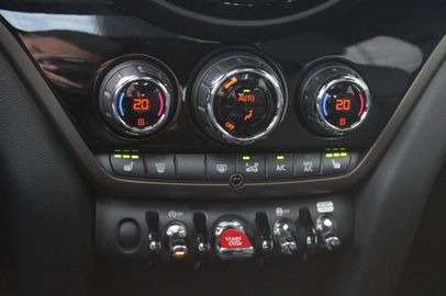 Car image 37