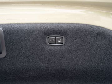 Car image 32