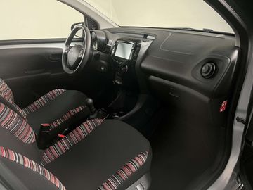 Car image 12