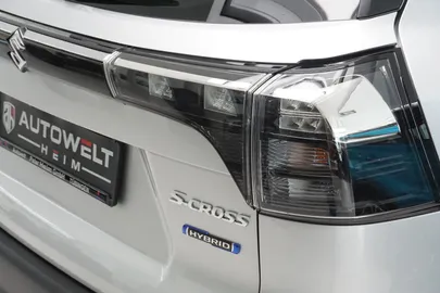 Car image 18