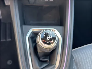 Car image 31