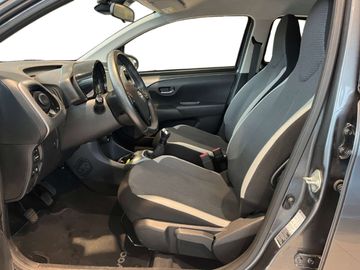 Car image 12